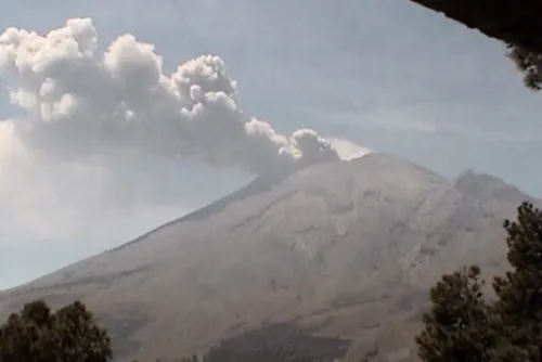 Popocatépetl registra 46 exhalaciones y sismo volcanotectónico