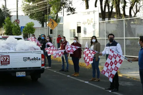 Brindan certeza alimentaria a familias poblanas con entrega de despensas