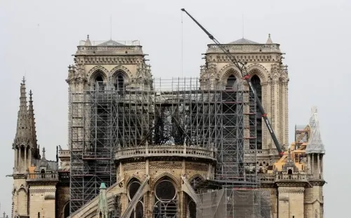 Obreros en Notre Dame violaron prohibición de fumar