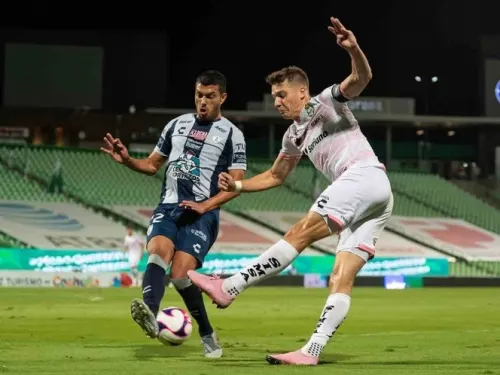 Santos y Pachuca protagonizan deslucido empate
