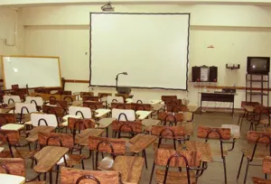 Hasta 300 mp ganan maestros que no imparten clases