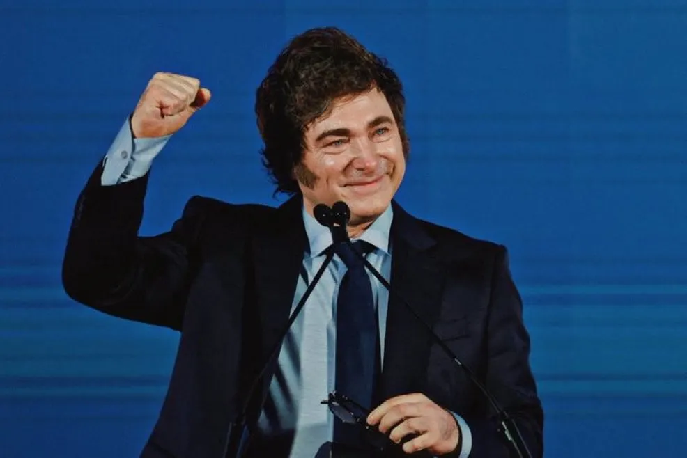Javier Milei logra una victoria histórica en las elecciones legislativas y consolida su poder en Argentina