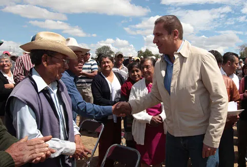 Moreno Valle da luz verde a aspiraciones de sus secretarios