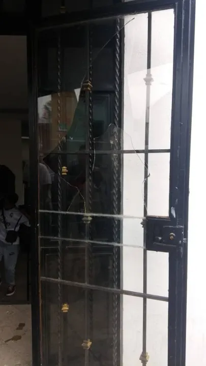 Con bomba molotov atacan casa de campaña de Fernando Manzanilla