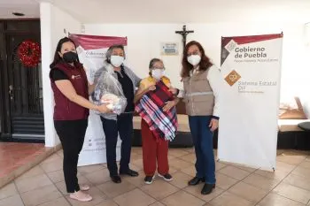SEDIF de Puebla entregó apoyos a adultos mayores que residen en asilos