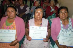 Se alfabetizaron 307 personas en Tepeaca