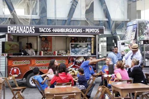 Deliciosa gastronomía sobre ruedas en los “Food Trucks” de la Feria de Puebla 2017