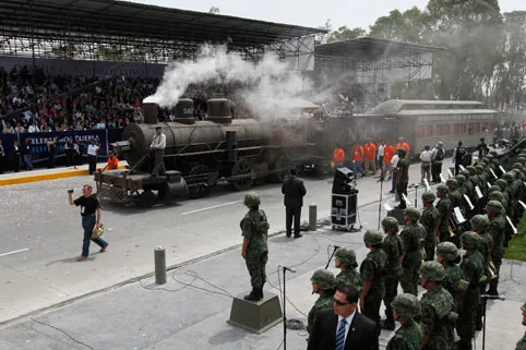 Moreno Valle anuncia que cambiará ruta del Desfile del 5 de Mayo