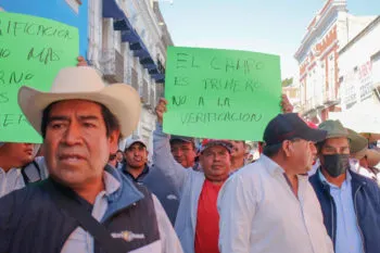 Marchan campesinos en Puebla, exigen no pagar la Verificación Vehicular