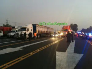 Transportistas en Tepotzotlán bloquean la México-Querétaro
