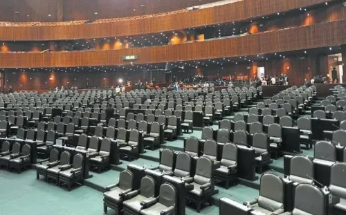Retraso legislativo frena reelección de diputados