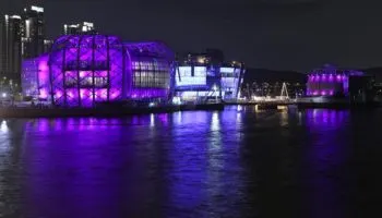 BTS tiñe de morado monumentos de Seúl para celebrar 10º aniversario del grupo
