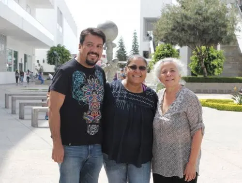 La actriz teresa rábago imparte taller a la compañía de teatro Buap CCU