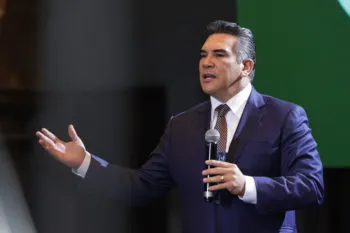“Alito” Moreno avala paridad en gubernaturas, pero destaca cualidades de Eduardo Rivera