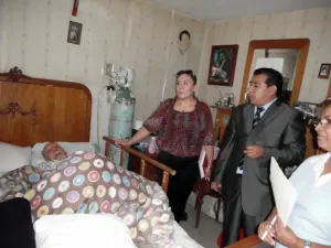 Acude a domicilios de pensionados el delegado del ISSSTE