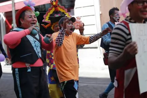 Payasos se oponen a sistema de casting para trabajar en el Centro Histórico