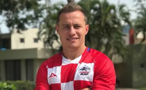 Lobos “presenta” a González y a Chirinos