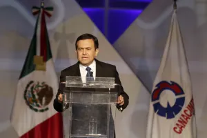 Secretario de Economía defiende autonomía del Inegi