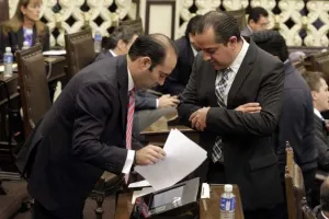 Polémica sobre cuenta de Rivera llega al Congreso; Montiel defiende a su ex jefe