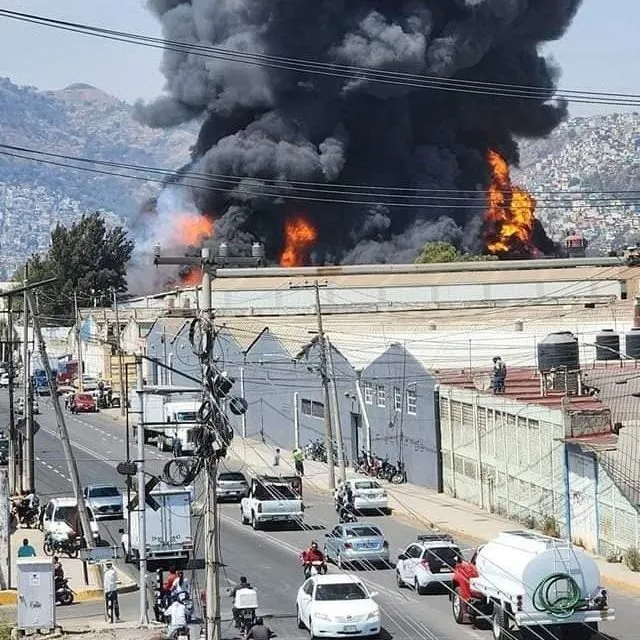 incendio en la fábrica de plástico Reyma