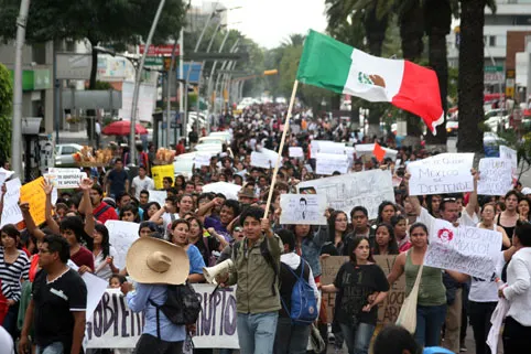 Estudiantes del movimiento YoSoy132 protestarán contra televisoras