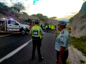 Mueren 16 migrantes al chocar el autobús que los transportaba en la Cuacnopalan-Oaxaca