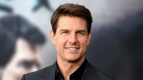 Tom Cruise sorprende a los fanáticos y asiste al estreno de Tenet
