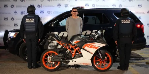 Recuperó policía municipal de puebla una motocicleta robada; el probable asaltante fue detenido