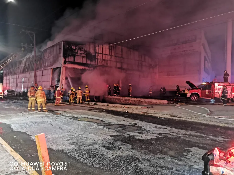 Incendio acaba con bodega de chiles secos en la Rivera