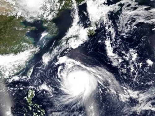 Japón se prepara para poderoso tifón ‘Haishen’