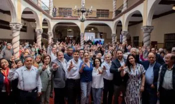 Universitarios de Teziutlán platican con Lalo Rivera