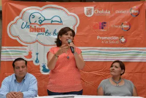 Entrega DIF de San Pedro cunas-canastillas a mujeres embarazadas