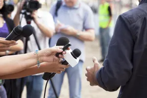 Exigen a RMV investigar amenazas de funcionario a periodista