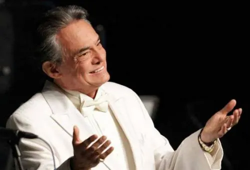 Hospitalizan a José José