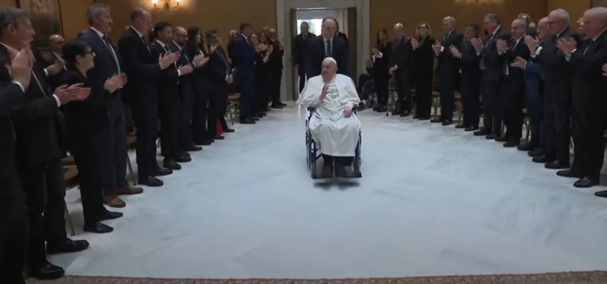 Papa Francisco recibe a 70 trabajadores del hospital Gemelli y les agradece su atención médica