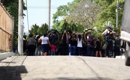 Sepultan en El Salvador a padre e hija ahogados en el Río Bravo
