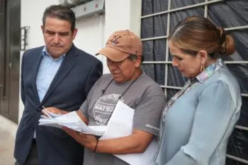 Gobierno de Puebla y empresarios cumplen compromisos; entregan primeros botones de alertamiento