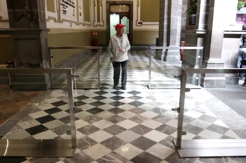 Estructuras de vidrio en Palacio Municipal no son de riesgo, asegura Ayuntamiento