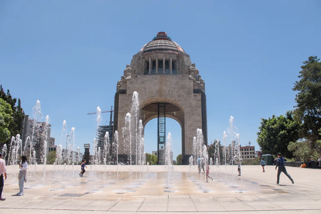 Hombre - murió - Monumento a la revolución