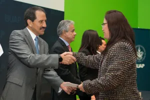 Administrativos BUAP se certifican en Atención al Cliente