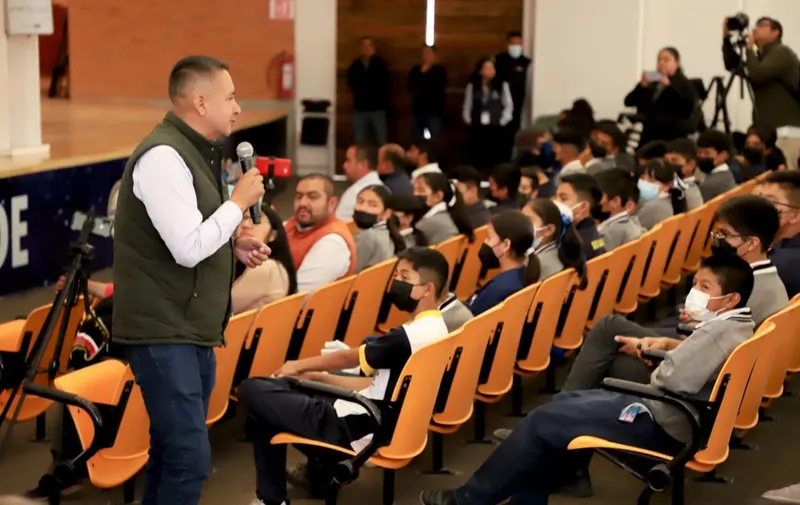 "DIÁLOGOS CON LAS JUVENTUDES