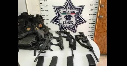 Policía Federal asegura dos camionetas que transportaban armas largas en Ciudad Serdán