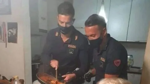 “Tengo hambre”: Abuelita pide ayuda y policías llegan a cocinar la cena