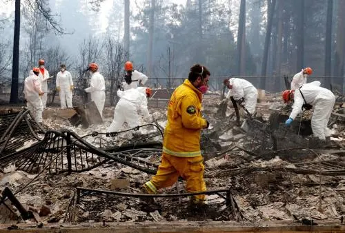 Suman 56 muertos y 130 desaparecidos por incendios forestales en California