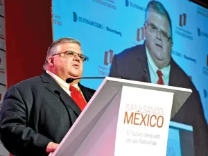 No vendrá del exterior la recuperación; Carstens: economía de EU, débil