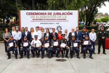 Gobierno de San Pedro Cholula rinde homenaje histórico a policías jubilados por 30 años de servicio