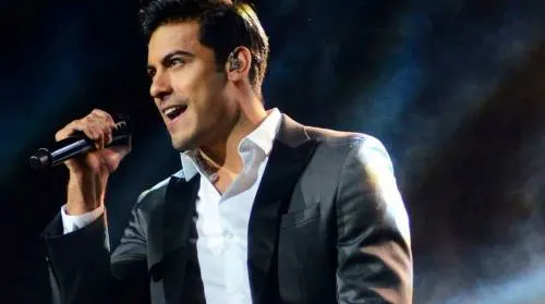 Carlos Rivera es fuertemente criticado por hacer playback del Himno Nacional