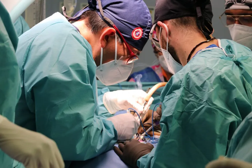 Realiza ISSSTEP cirugía de columna de mínima invasión