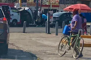 Cuatro lesionados, saldo de choque de unidad de la ruta Zacatepec y un auto particular en Cholula