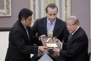 Reconoce el Congreso a Enrique Montero Ponce